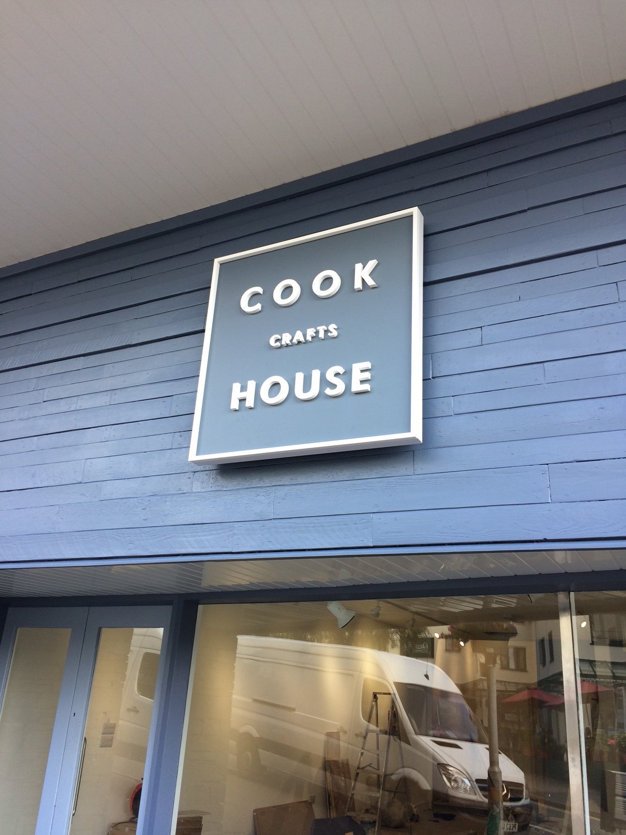 20mm acrylic letters on tray